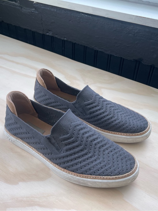 UGG Shoes - Women’s Size 8 Slip-On UGG Knit Sneakers in Charcoal Gray